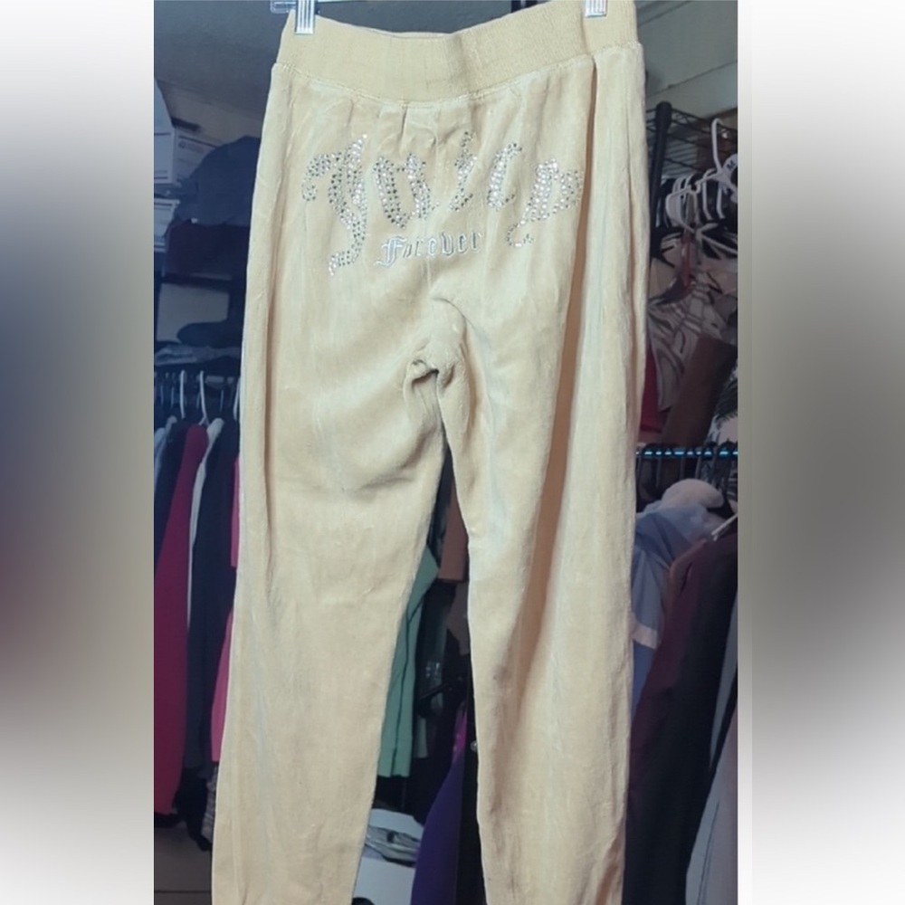 ✨ Juicy Couture x Forever 21 Velour Joggers – Beige – Size M ✨